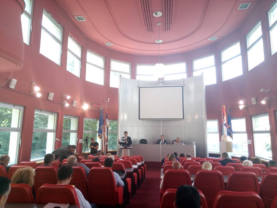 "Pucanje po šavovima" u vladajućoj koaliciji ili umor od preduge sednice? 1 skupcina