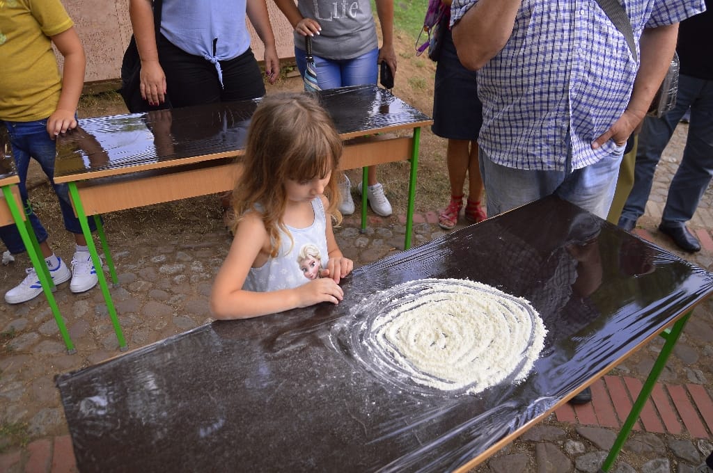 Za decu radionica crtanja na brašnu