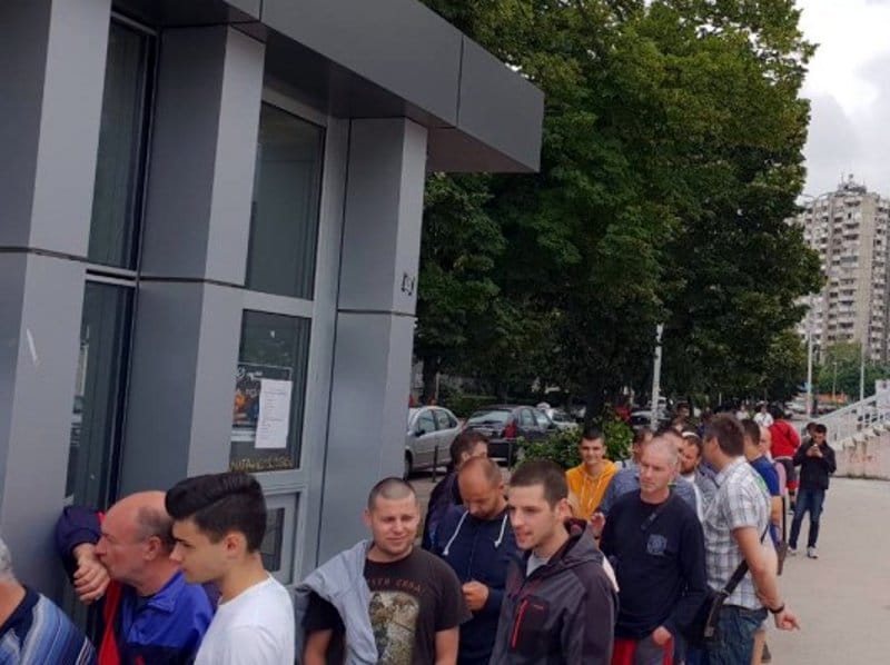 Red isped biletarnice hale Cair foto FK Radnicki