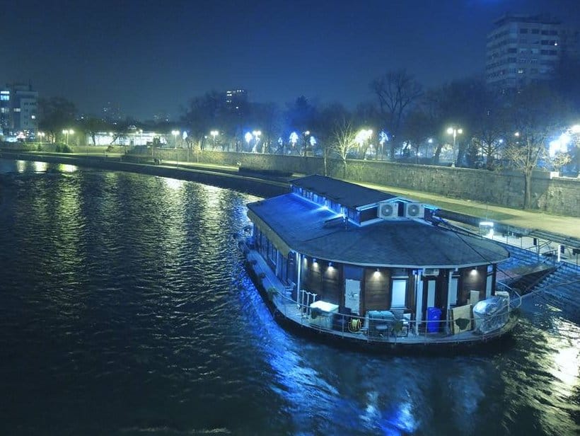 Splav Nis foto V Milic