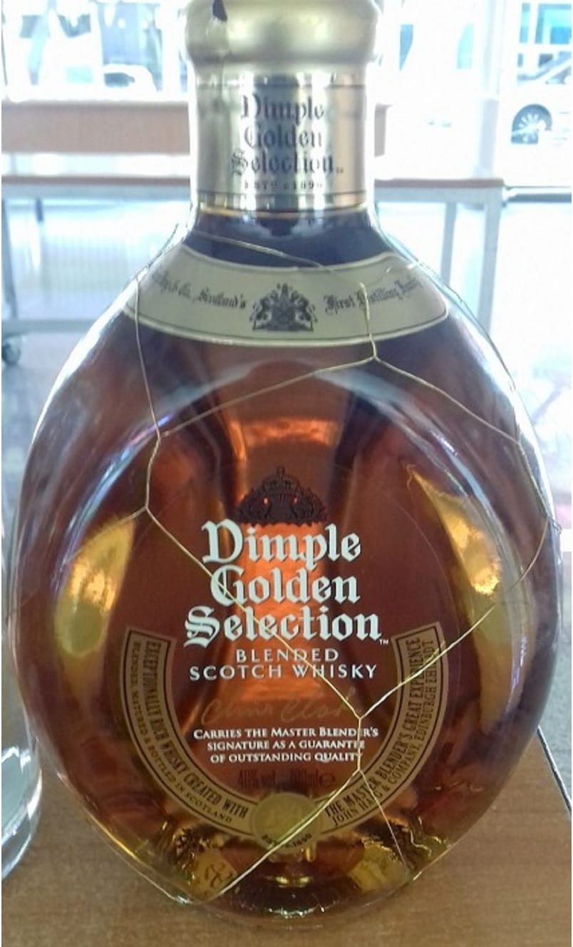 Flaša škotskog viskija pronađena u putnoj torbi