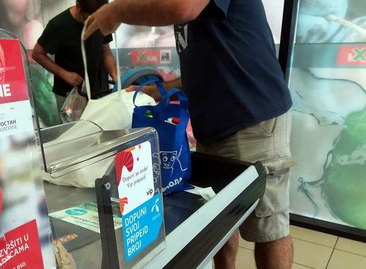 Plasticne kese zamenjene cegerima foto Juzne vesti Jovana adamovic