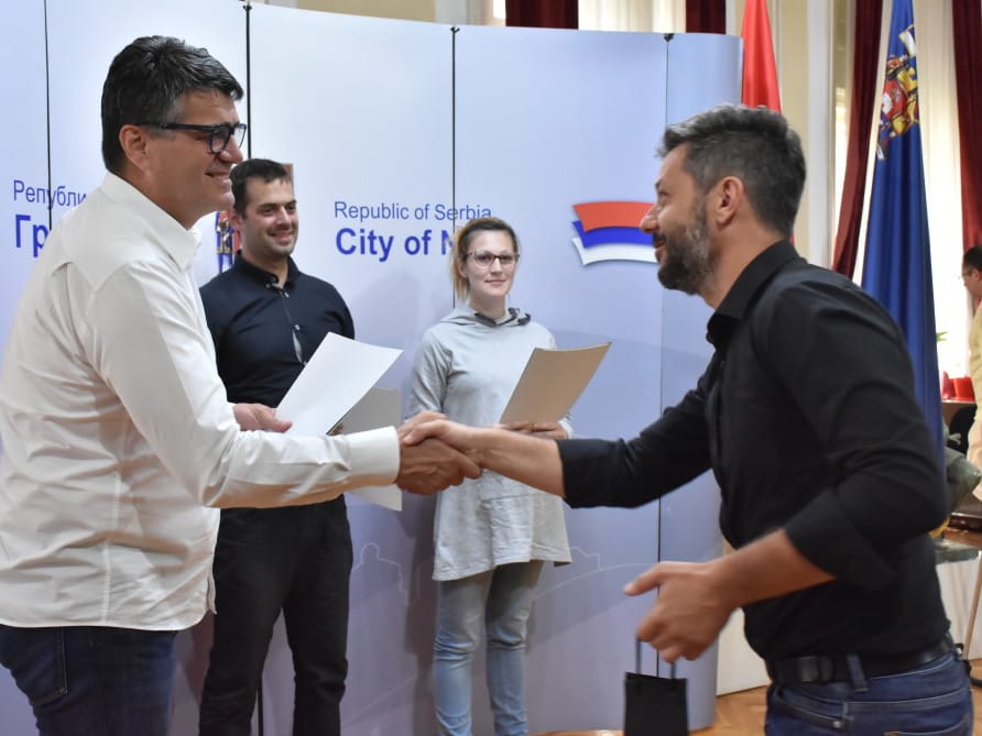 Subvencije dobilo više od 160 niških poljoprivrednika 3 ugovori subvencije poljoprivreda foto gradskisajt