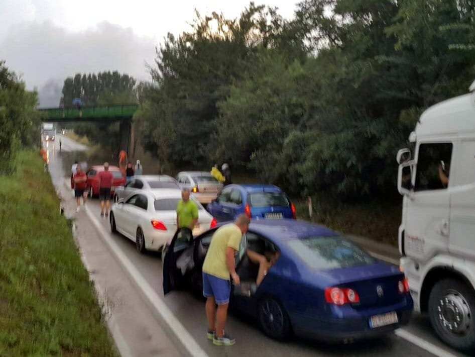 Obustavljen-saobracaj-Dolac;-foto:-Srdjan-Mladenovic