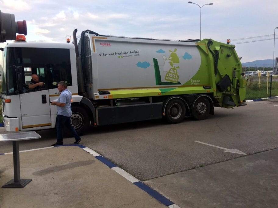 Kamion ya odvos smeca na gas metan foto citalac