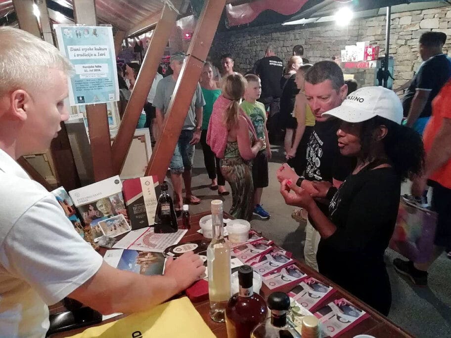 Srpski delikatesi u Istri foto d m