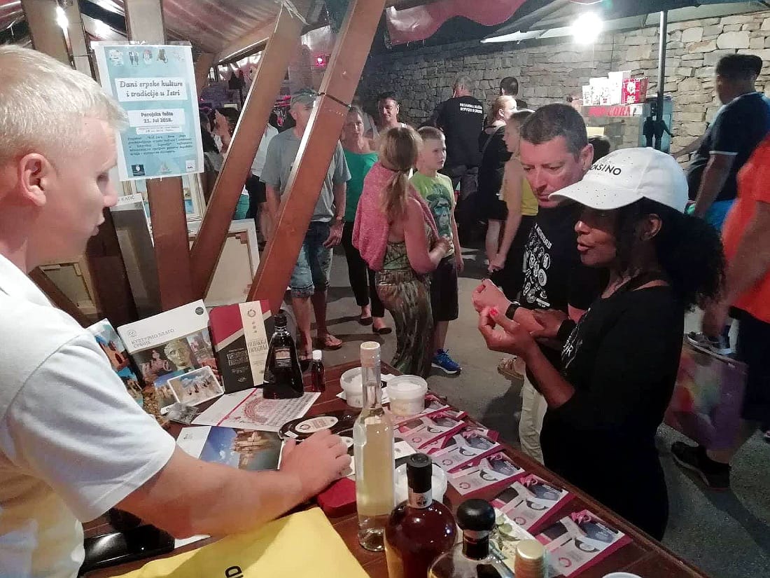 Srpski delikatesi u Istri foto d m