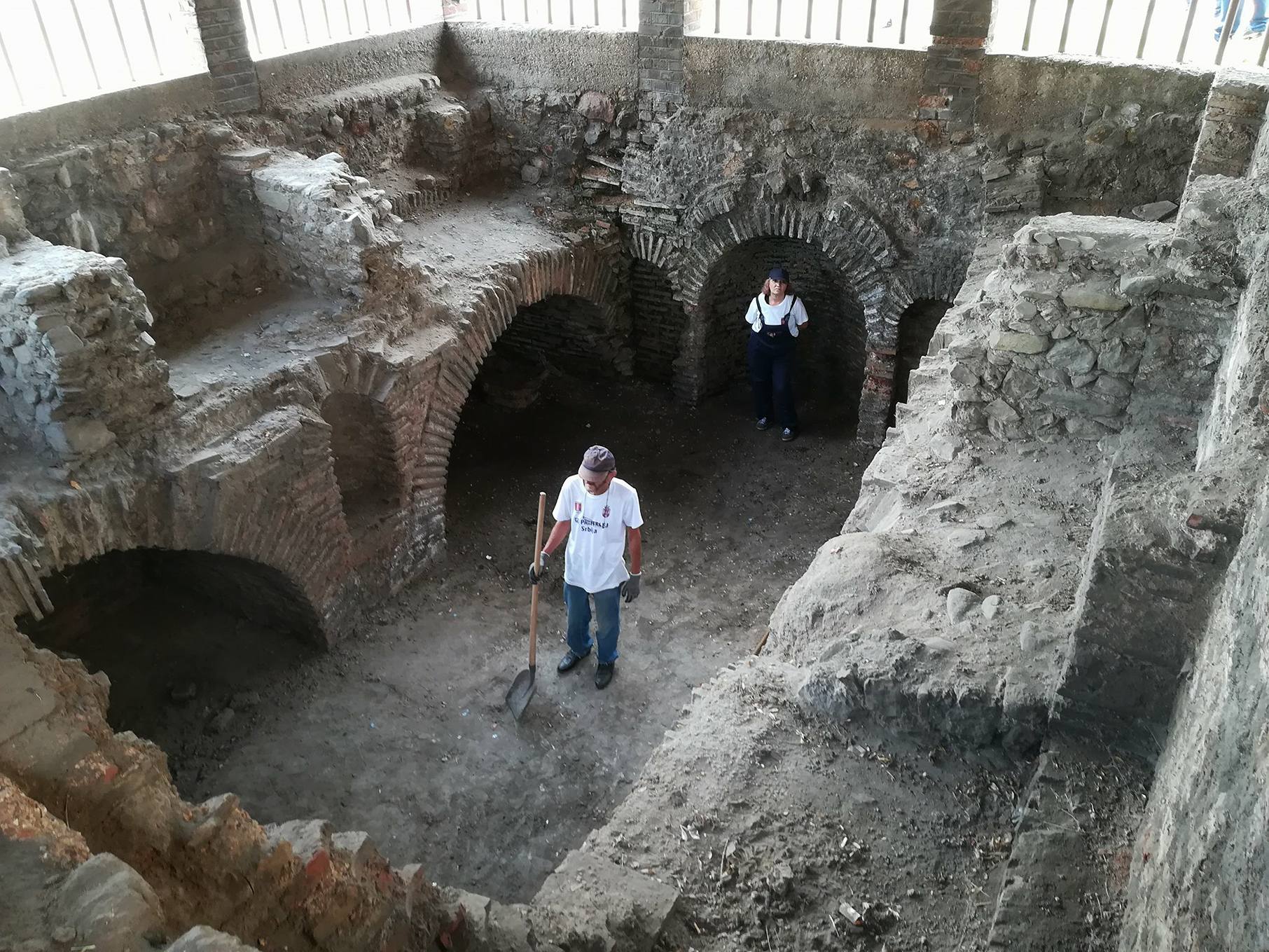 Ciscenje-bazilike1,-jul-2018;-foto:-JV-J.-A