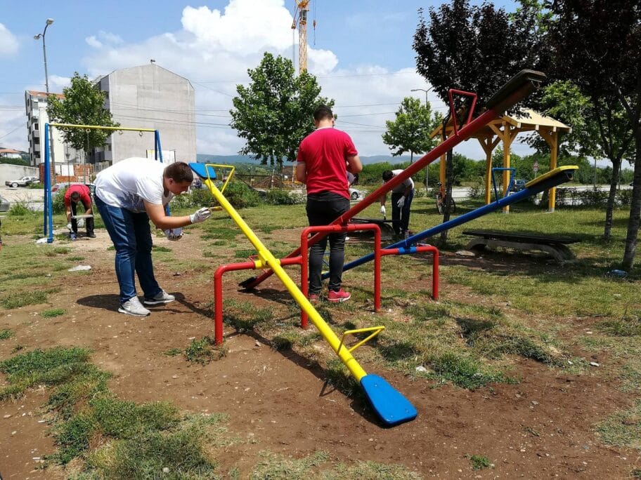 Farbanje mobilijara Pantelej foto JV