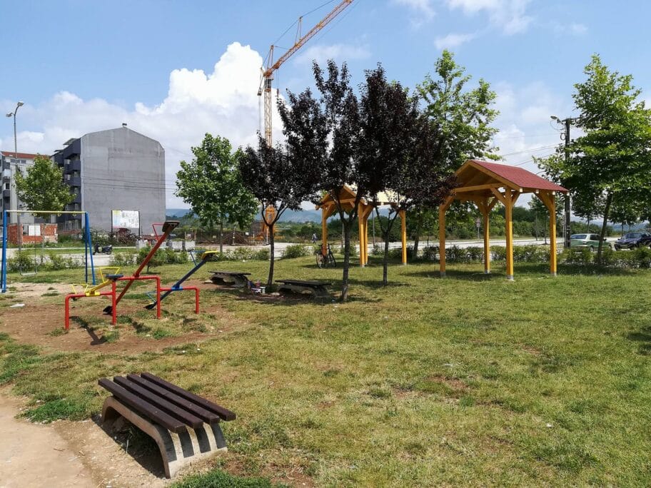 Somborski bulevar sredjivanje parka5 foto JV