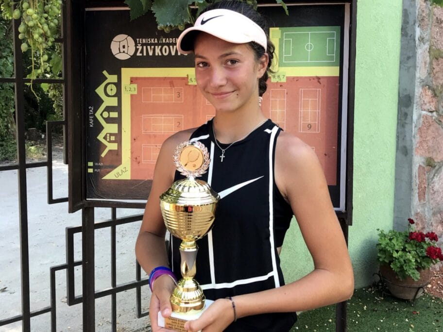 Niška teniserka šampionka međunarodnog turnira u Nišu 10 Lola Radivojevic foto Teniska akademija Zivkovic