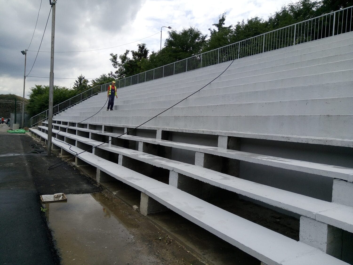 Rekonstruisano Rovče dočekuje prve sportiste za mesec dana 1 rovce tribina rekonstrukcija avgust 2018 foto jv stefan markovic scaled