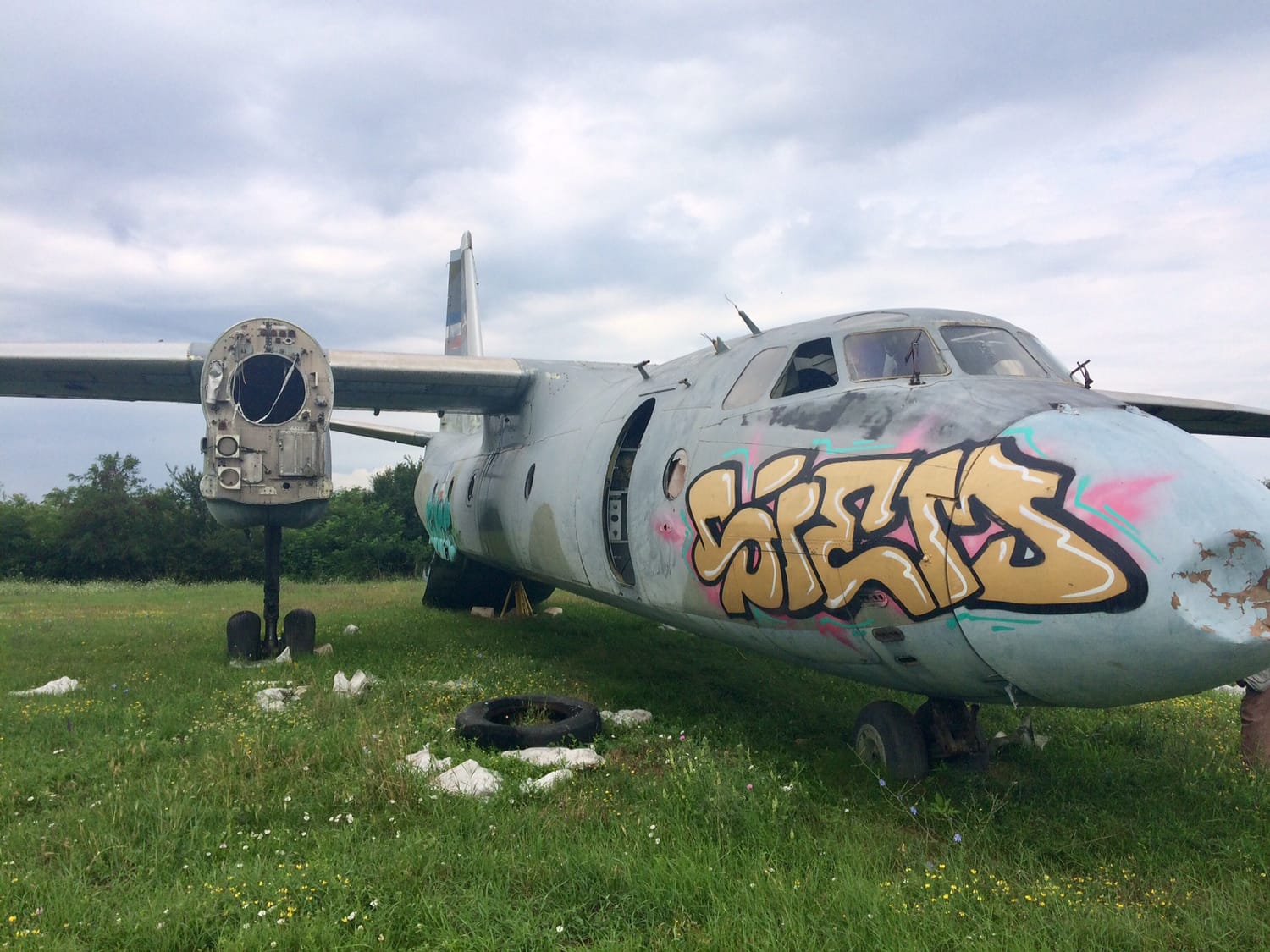 Stari vojni avion1 foto N F