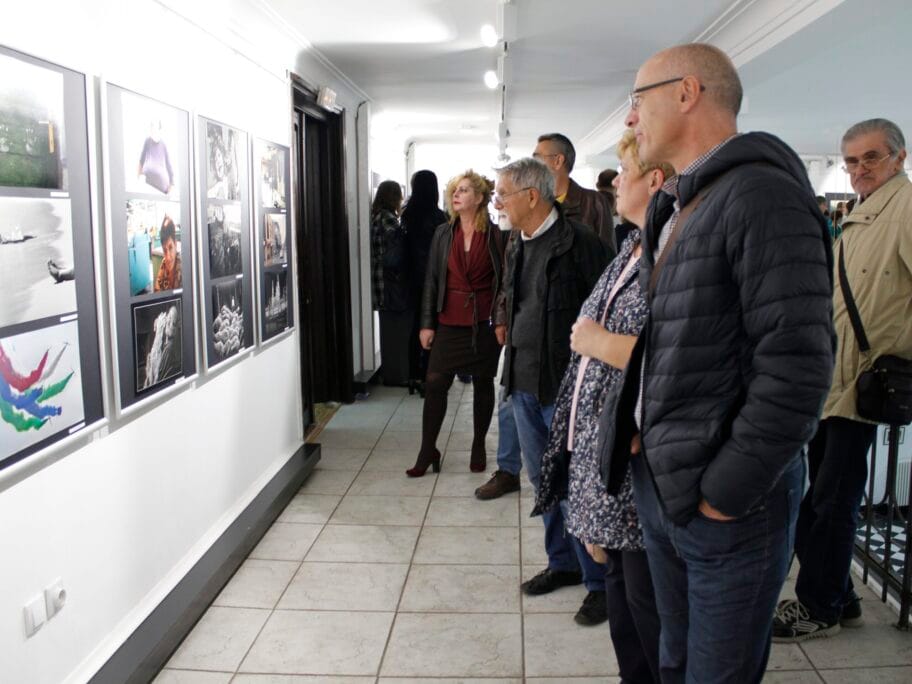 Samit fotografa bivše Jugoslavije ove nedelje u Leskovcu 7 Izlozba fotografija na Galeriji LKC a foto S S scaled