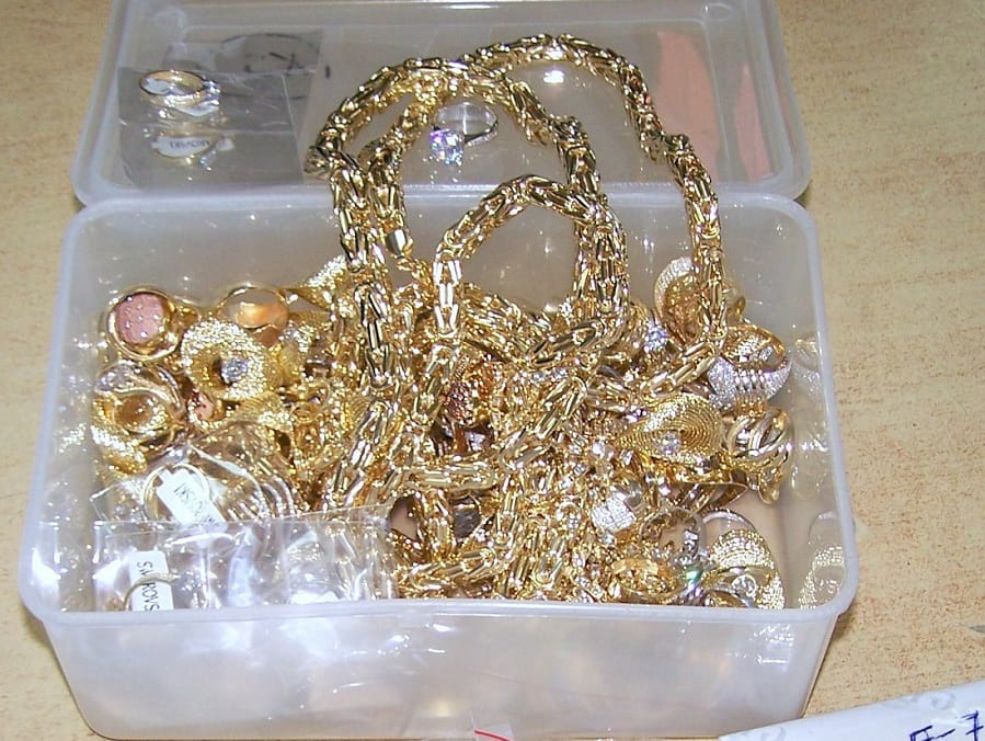 Zlato vredno preko 5 miliona dinara zaplenjeno na Gradini 1 Krijumcaren zlatan nakit