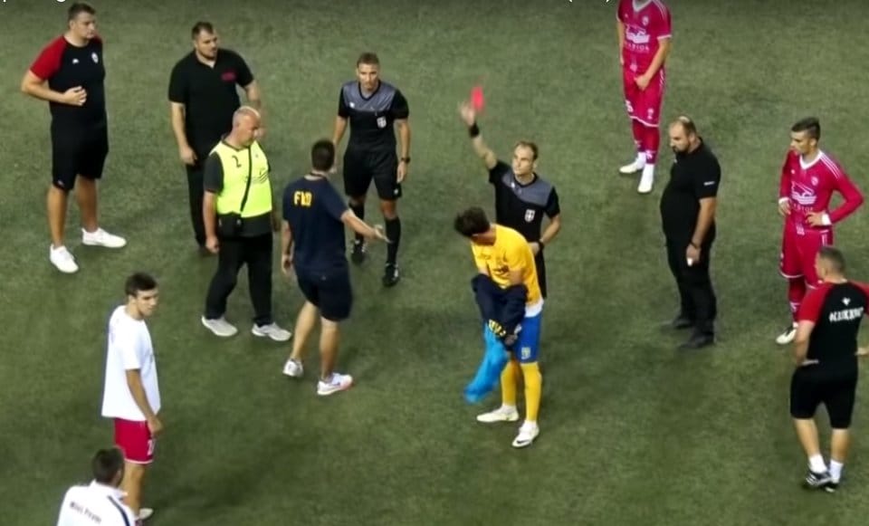 Crveni karton za Milosa Antica foto print screen Superliga