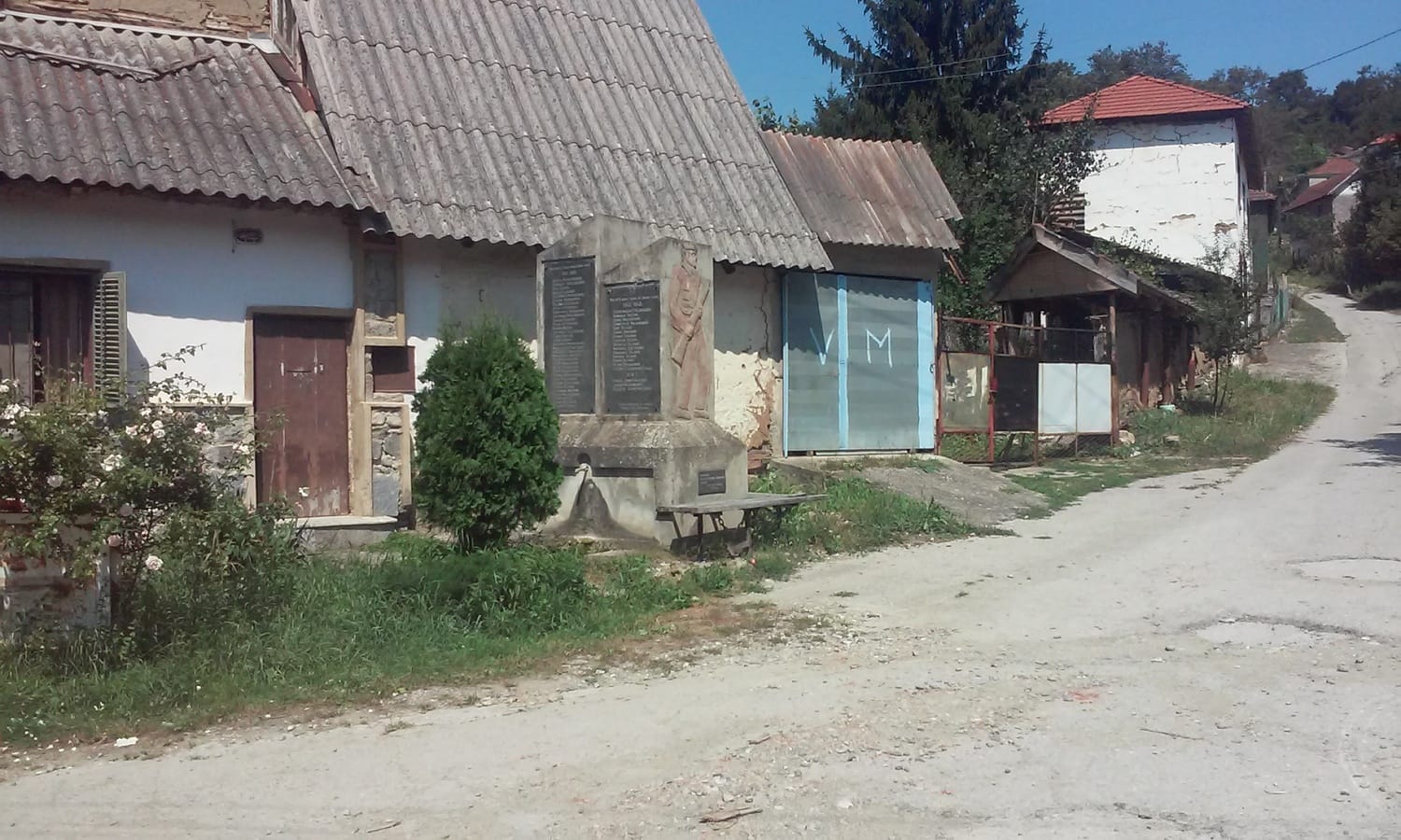 Paljevine se dešavale i danju u samom centru sela