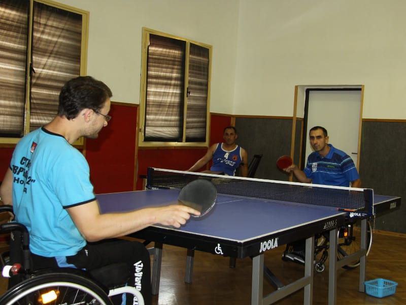 Stonoteniser sa invaliditetom iz Niša uspešno završio kamp u Češkoj 1 osi stoni tenis