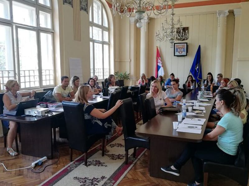 Nezaposleni Prokupčani uče kako da budu pratioci deci iz osetljivih grupa 20 obuka licni pratilac foto opstinaprokuplje
