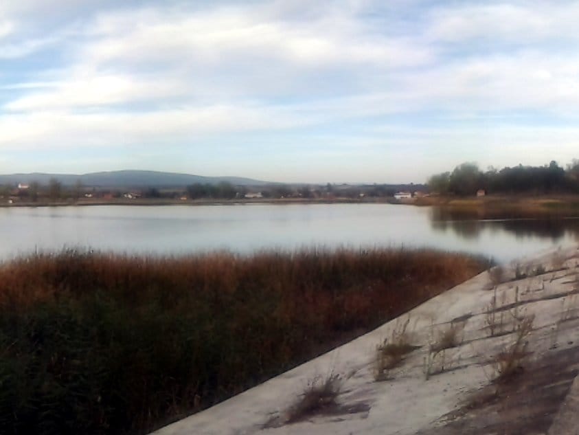 Vikend naselje Oblačinsko jezero 10 dana bez vode, nadležni čekaju kišu 10 Oblacinsko jeyero foto wikimedia Dragan Cvetkovic Nis