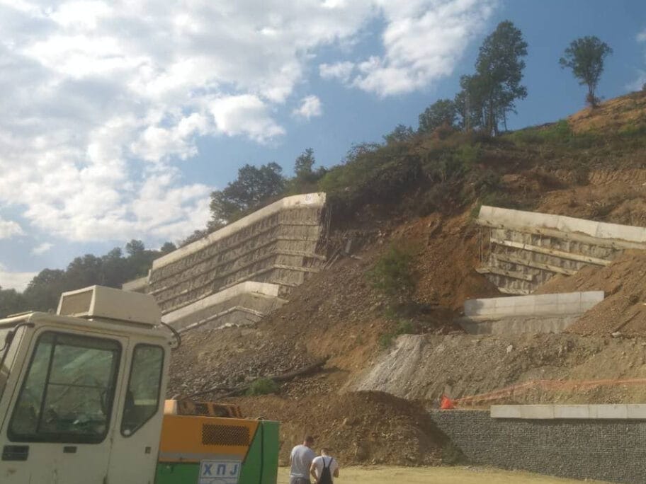 Sruseni zid Koridor 10 potpora kosina foto citalac