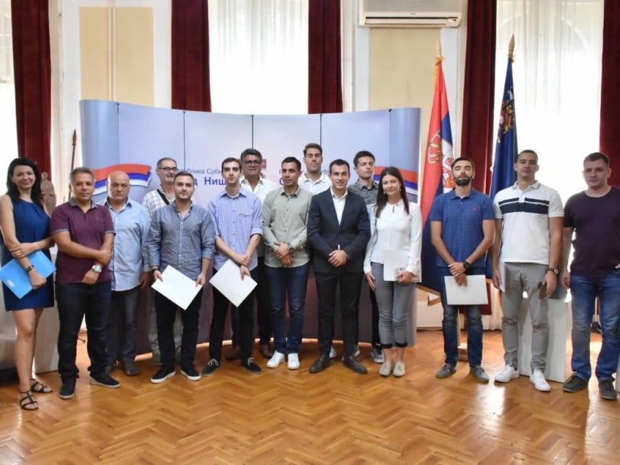 Mladi dodela ugovora Foto ni rs