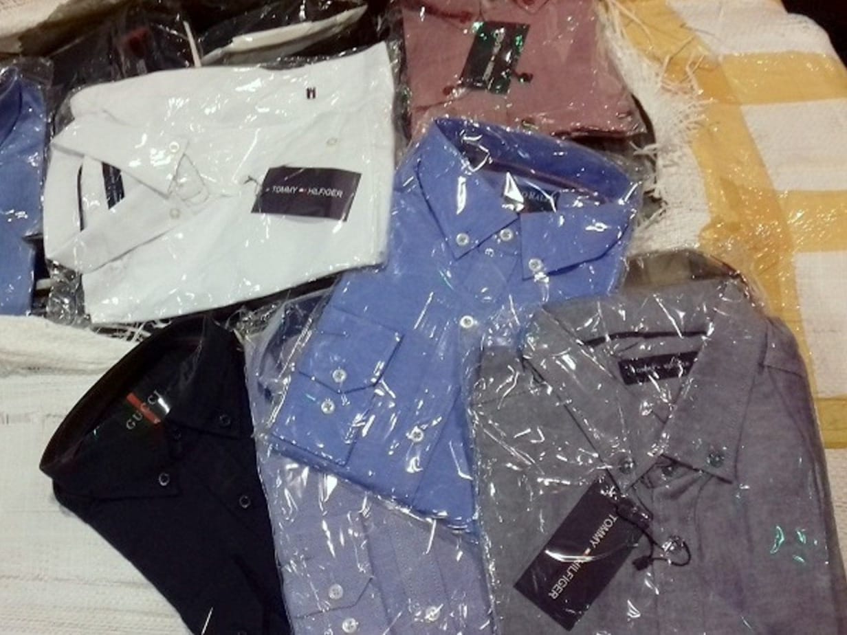 Na Gradini zaplenjeno skoro tona sumnjive odeće 1 Zaplenjene kosulje