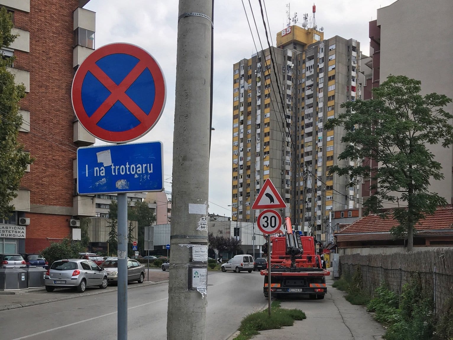 Nepropisno parkiranje pauk Prijavi problem