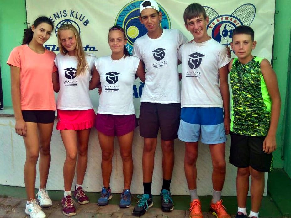 Niške teniserke šampionke, teniseri vicešampioni Srbije 1 Ekipne sampionke i vicesampioni Srbije foto Teniska akademija Zivkovic