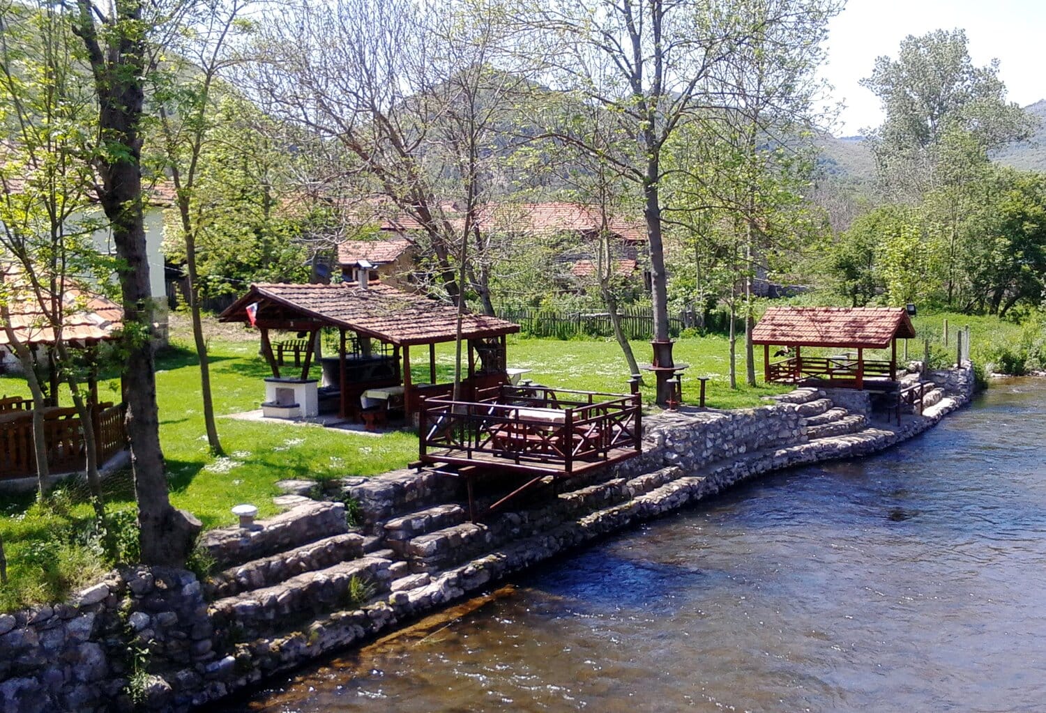 Agroturizam-Rsovci-park-prirode-Stara-planina-ilustracija-foto-wikimedia-Mina-Rančić