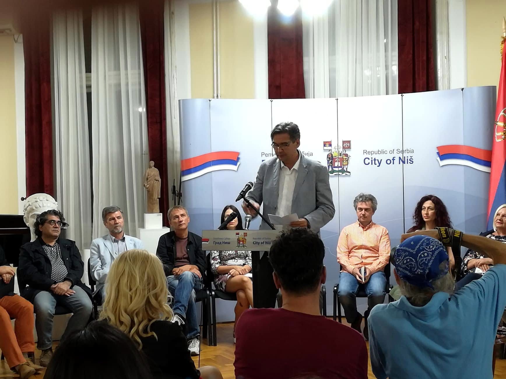 Ramonda-serbica-Zvonku-Karanovicu;-foto:-JV