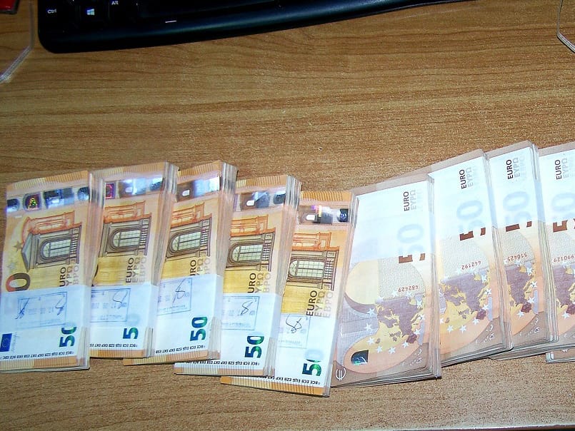 Zaplena deviza foto Uprava carina