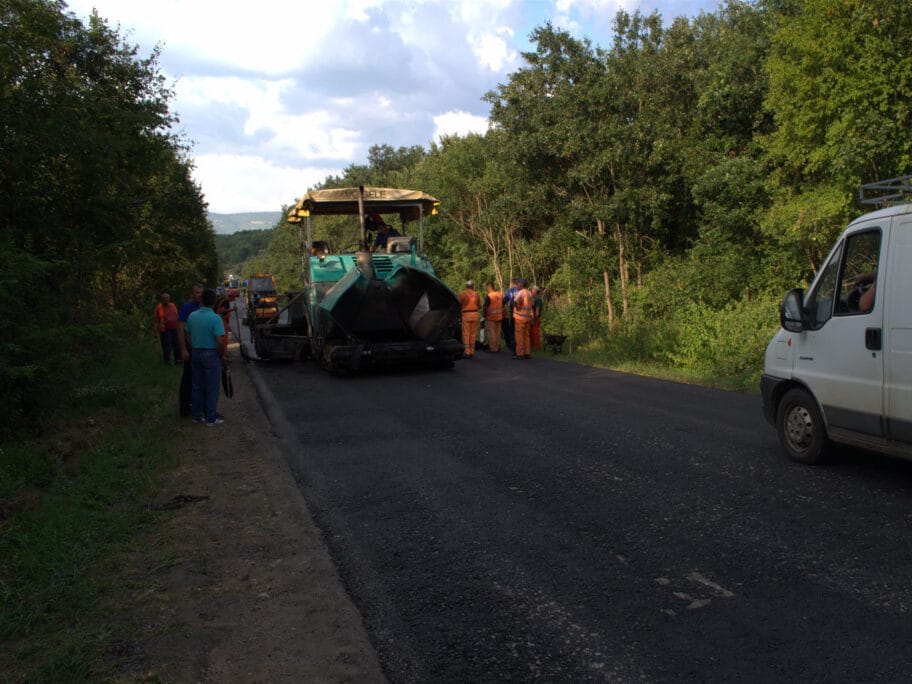 Rekonstuiše se deo puta od Pirota ka Babušnici 7 Deonica Pirot Babusnica foto Lj F