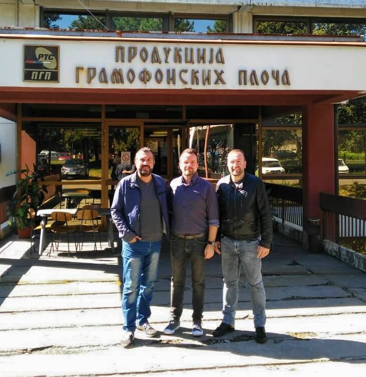 konstantin na potpisivanju diska foto bs