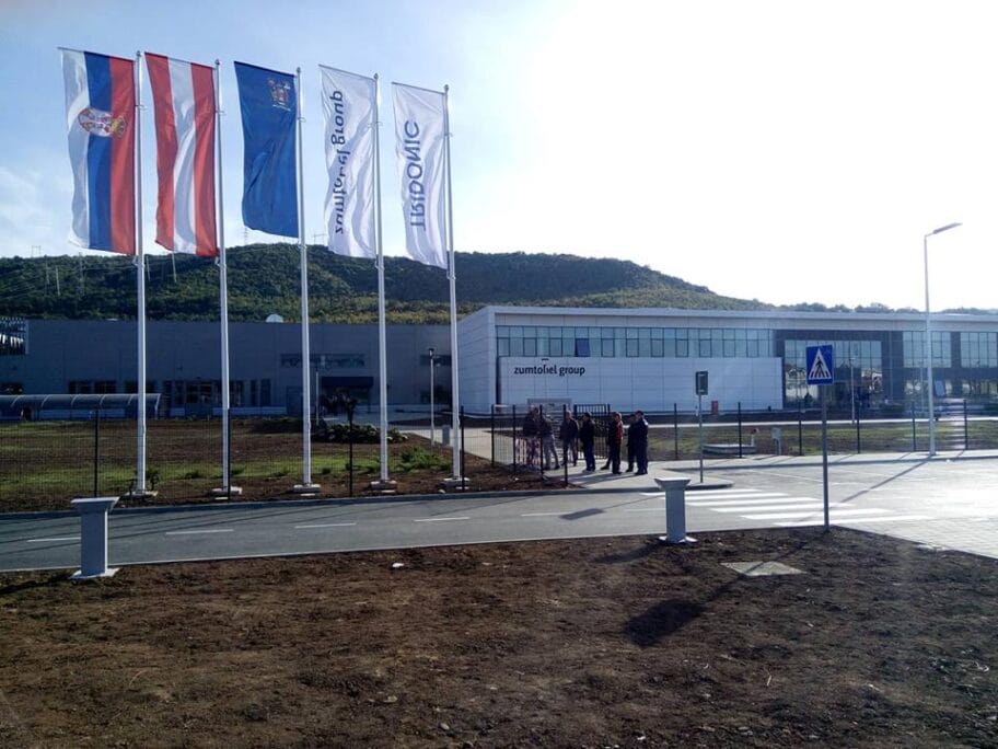 Cumtobel spolja foto V M