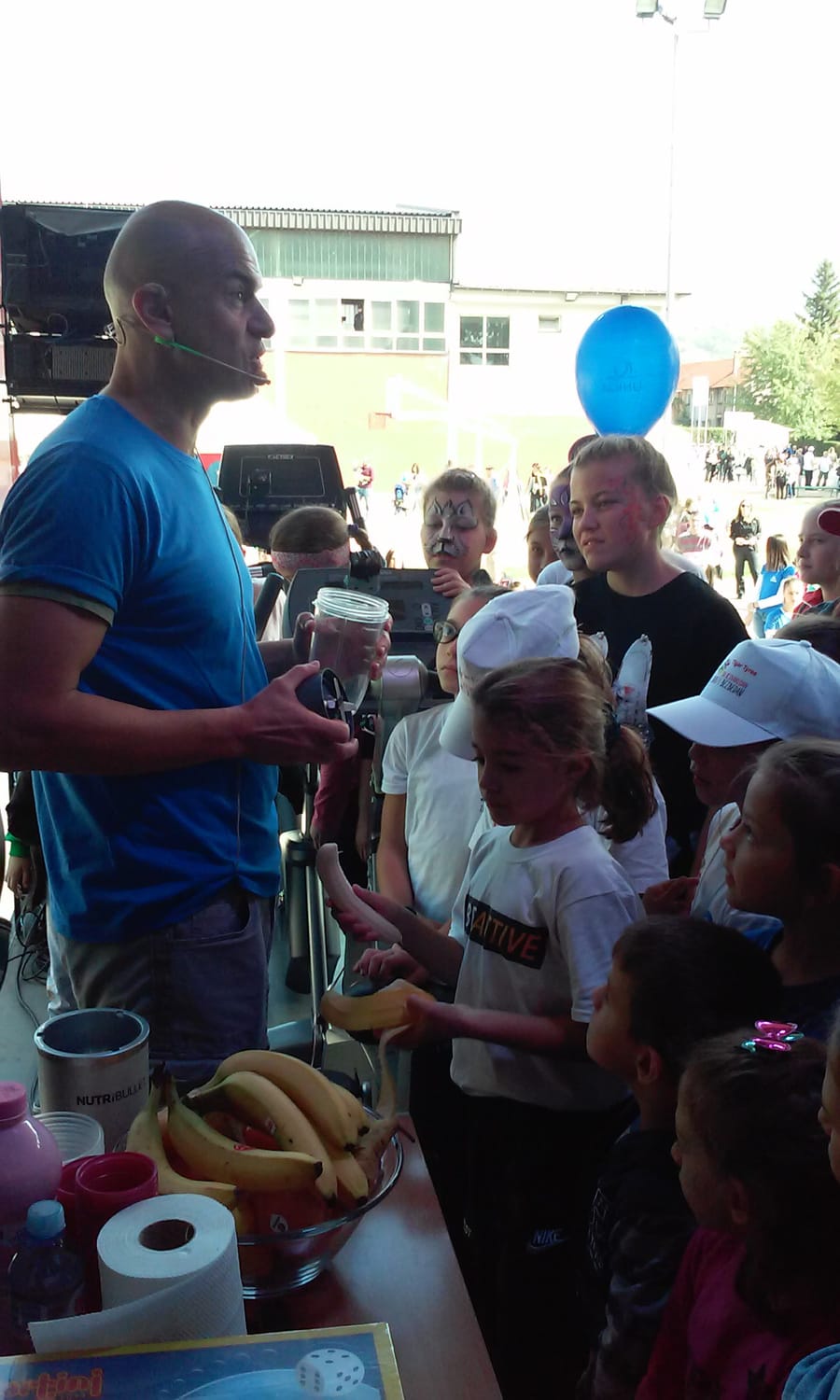 Deca uživala u programu