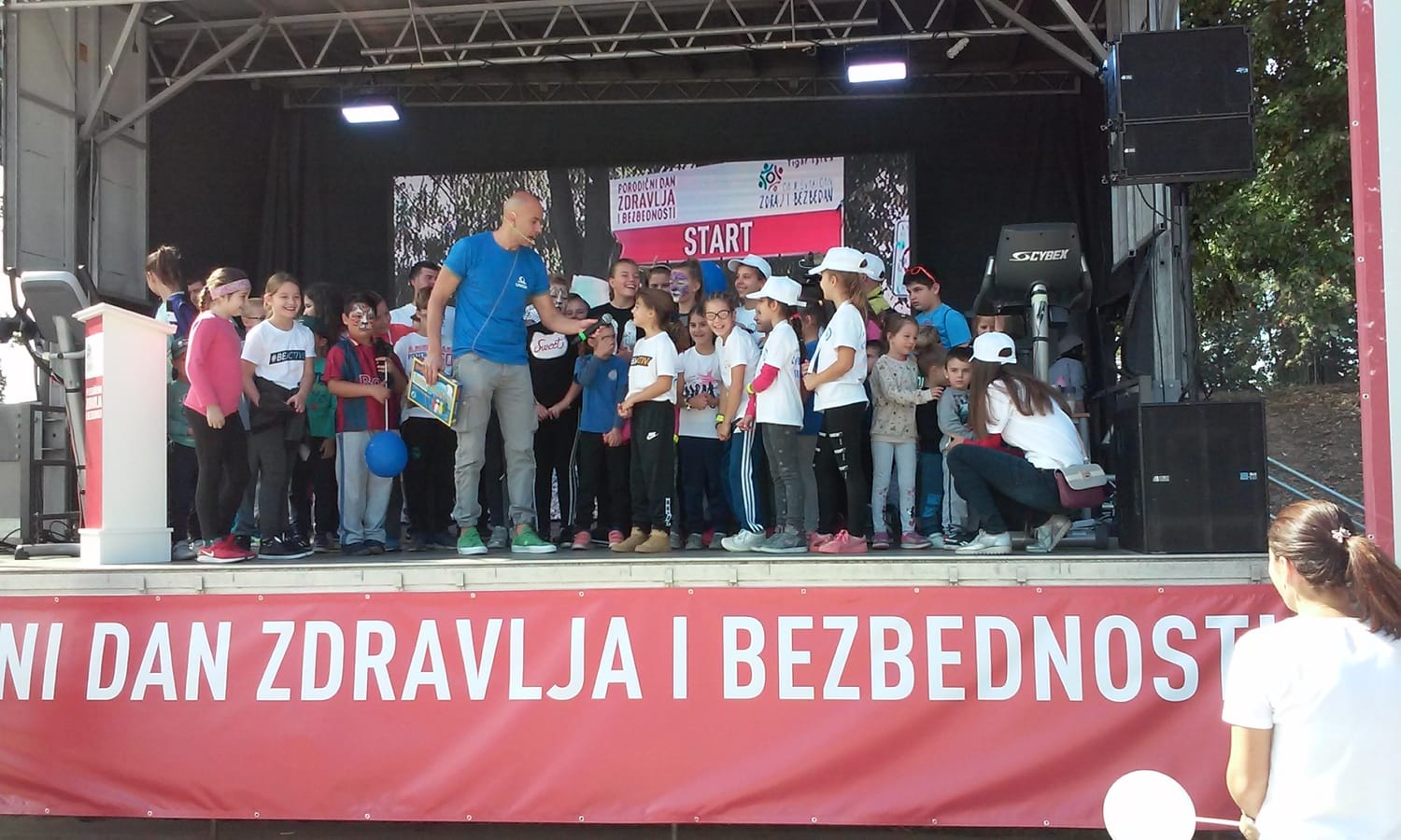 Dr Filgud obradovao najmladje foto Lj F