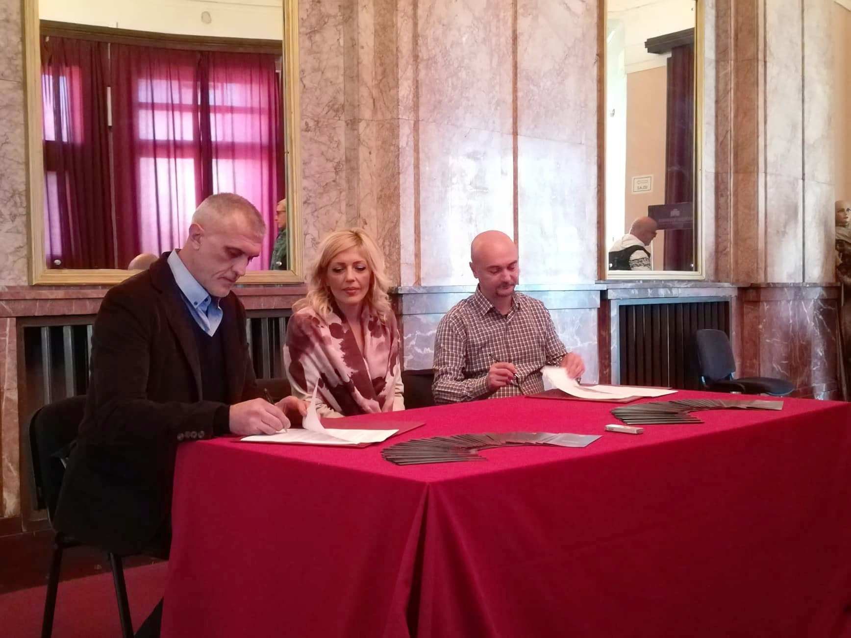 Protokol nisko i pristinsko pozoriste foto JV