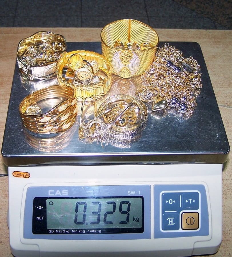 merenje zlatnog nakita foto Uprava carina