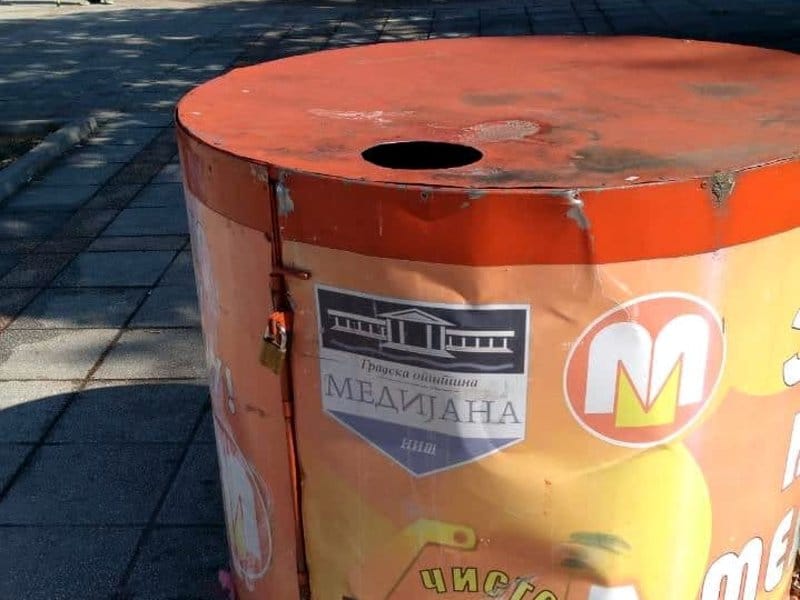 Ociscen kontejner foto D M