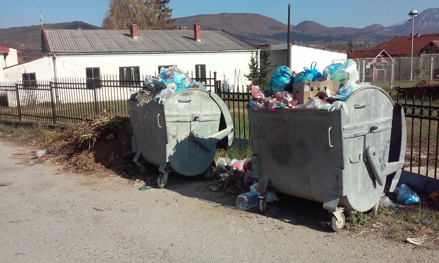 Prepuni kontejneri po celoj Babušnici