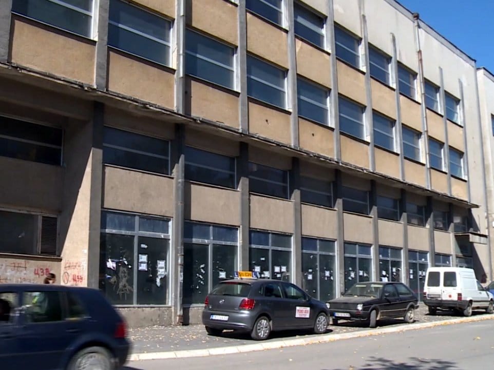 Nepostojeca fabrika foto N1