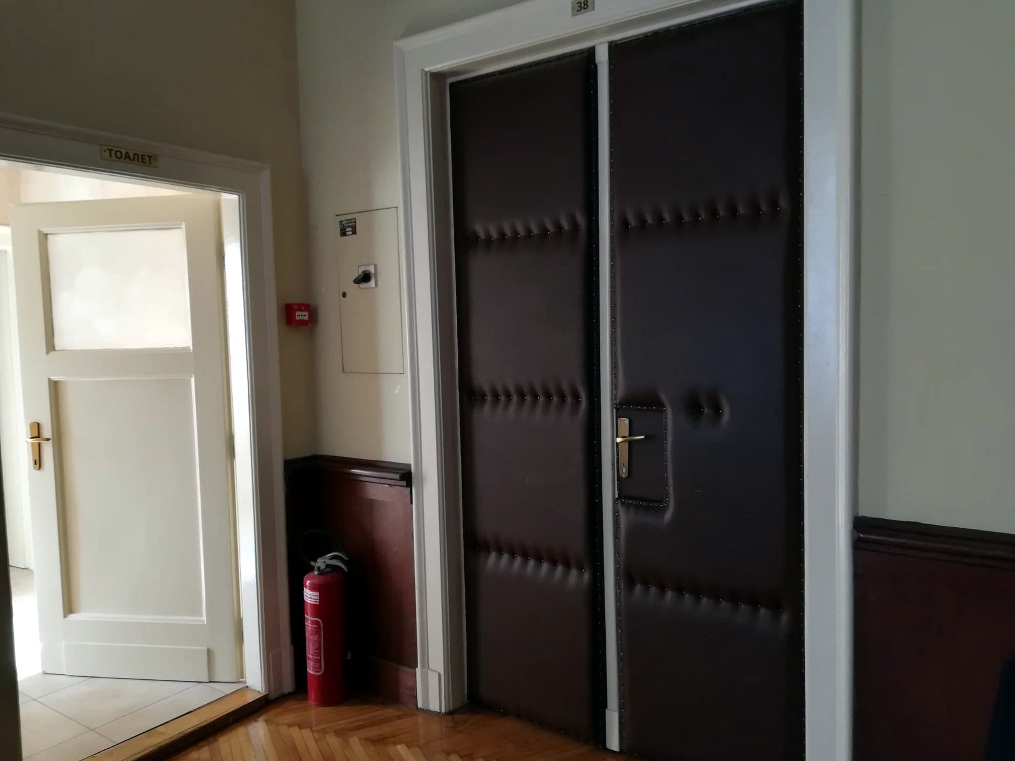 Zatvorena vrata Univerzitet foto JV