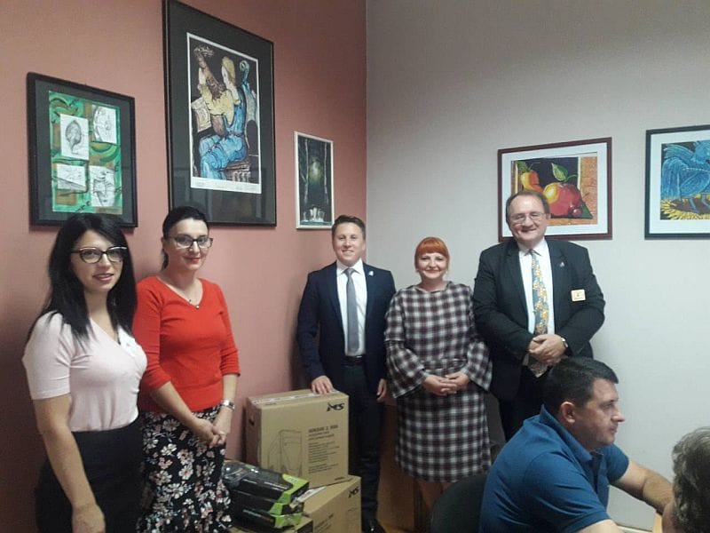 Rotarijanci donirali računare školama u Prokuplju i Blacu 1 podela racunara rotari prokuplje foto lj m