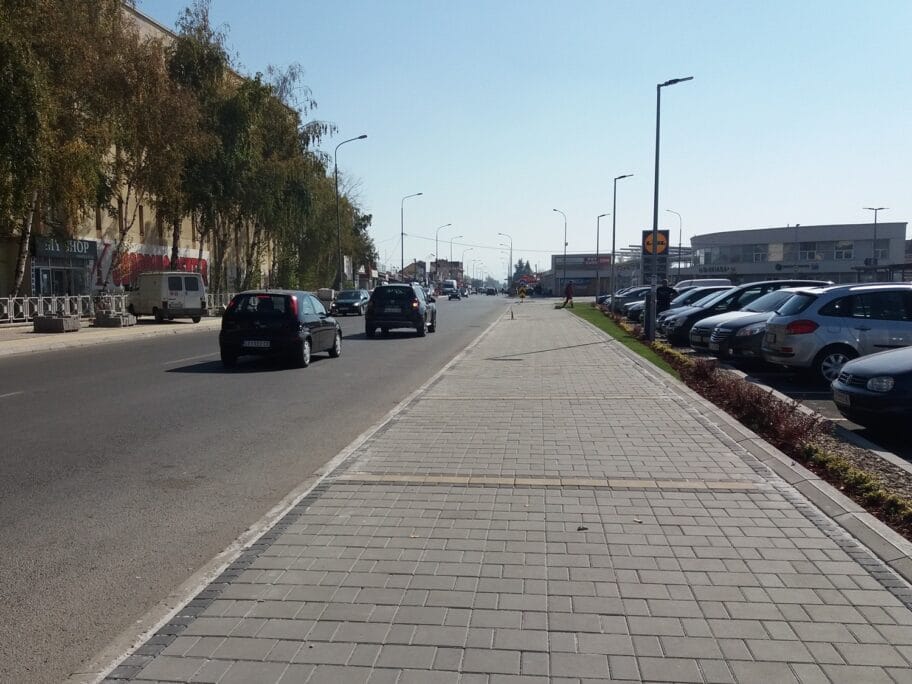 Sređen trotoar u blizini nove leskovačke pijace 1 Ulica Kralja Petra Prvog Leskovac oktobar 2018 foto Bojana Antic