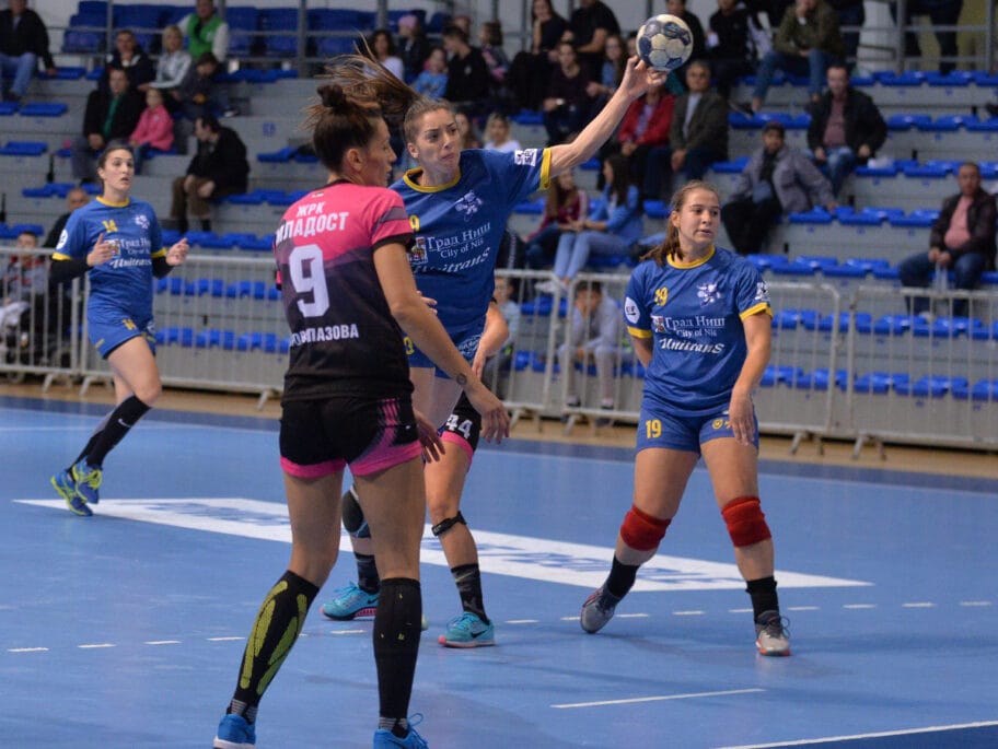 naisa foto jv vanja keser