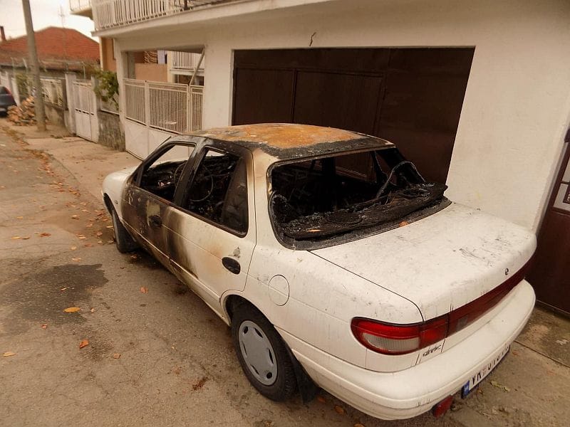 zapaljen auto vranje foto i m