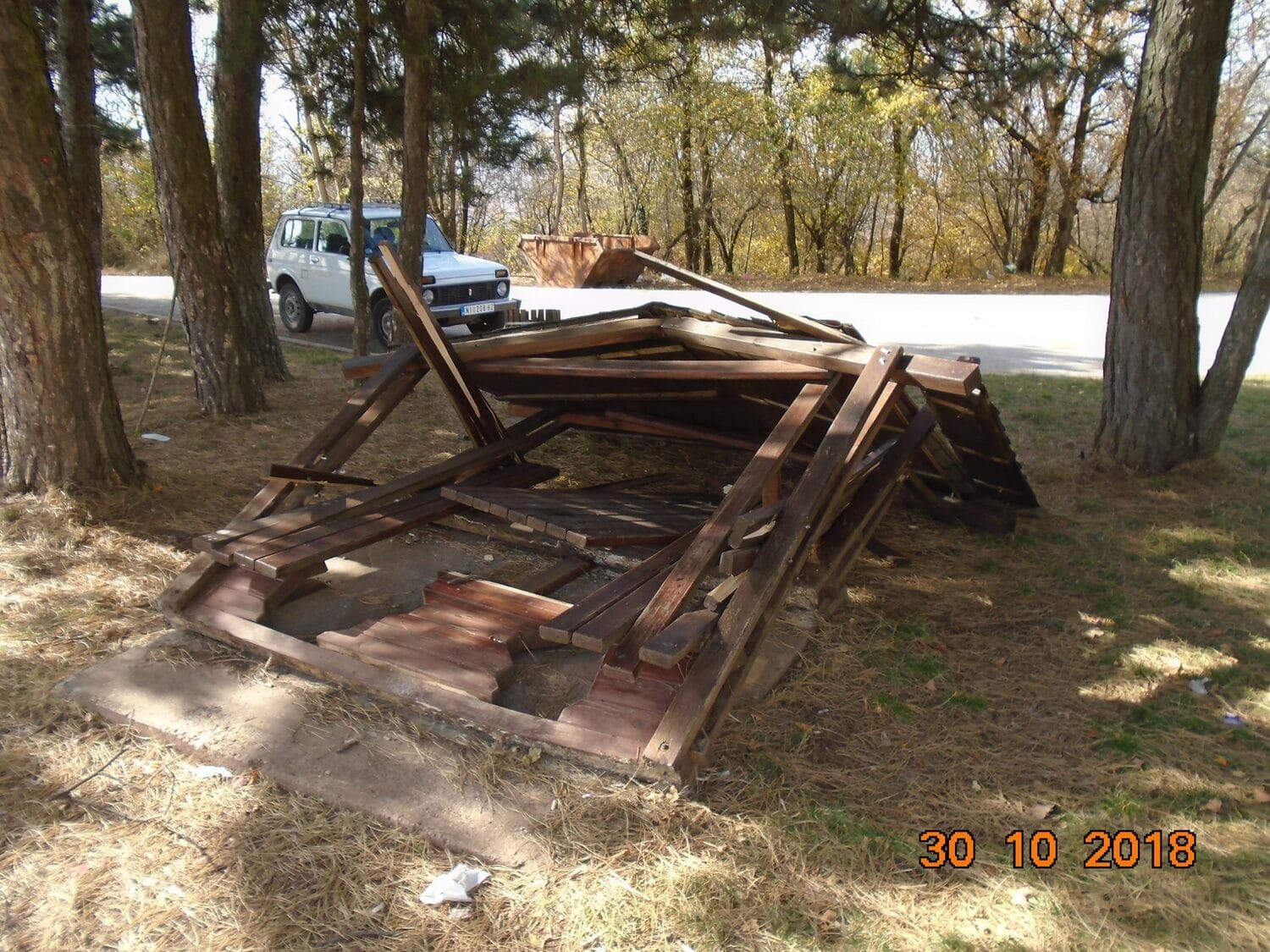 Kamenicki vis vandalizam foto GO Pantelej 4 scaled