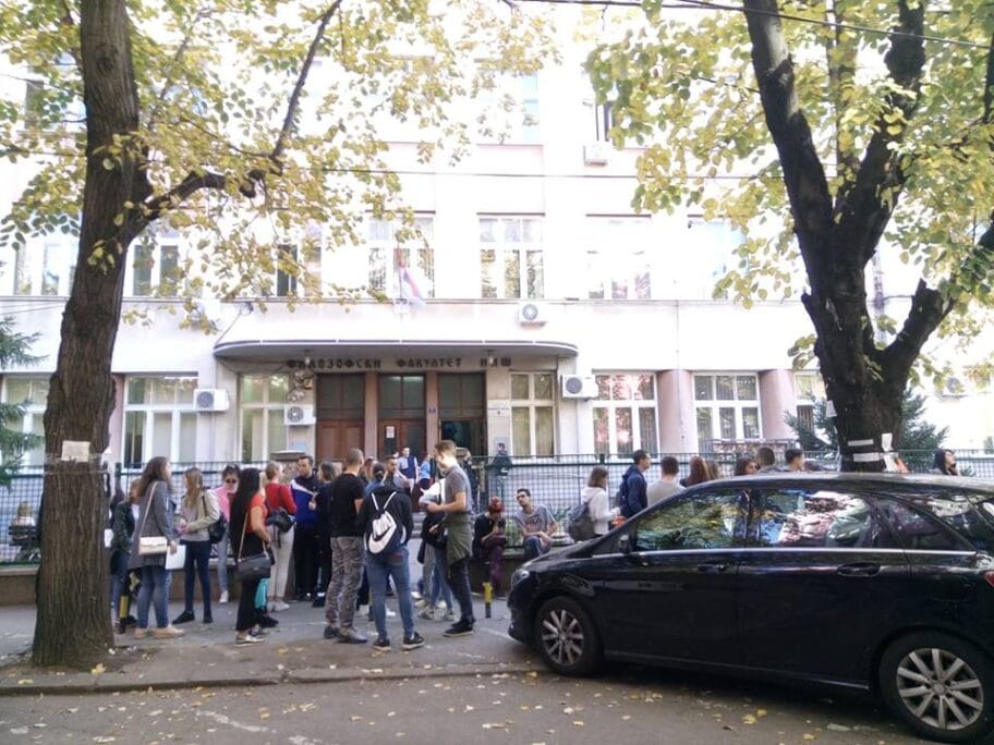 U Nišu otvoren konkurs za stipendije za najbolje učenike i studente 18 Studenti Filozofski V Milic