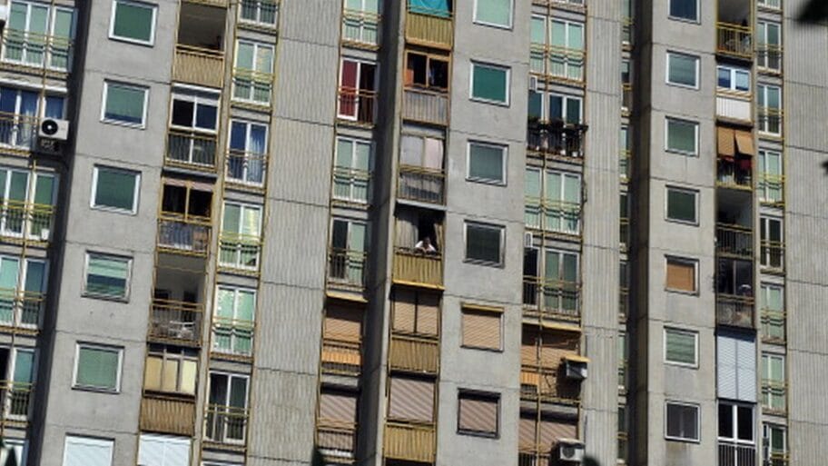 103882947 143894816 594x594